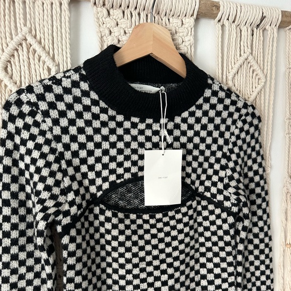 NWT Oak and Fort top - Picture 2 of 2